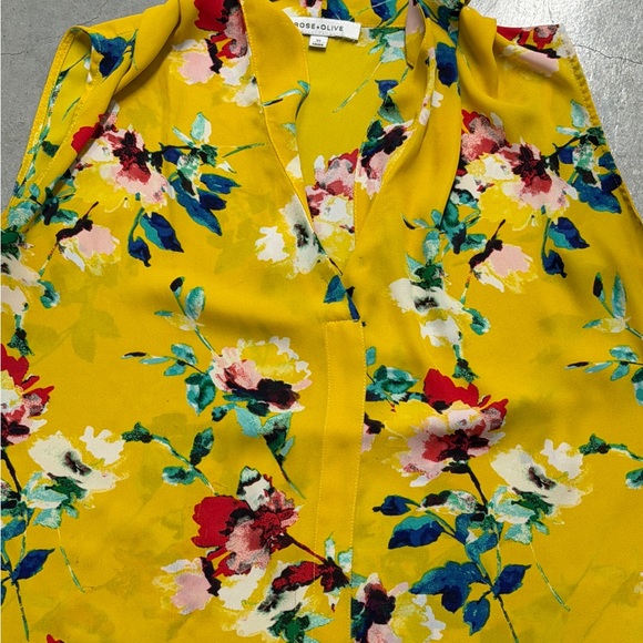 Rose & Olive Yellow Floral Sleeveless Blouse - Picture 2 of 2